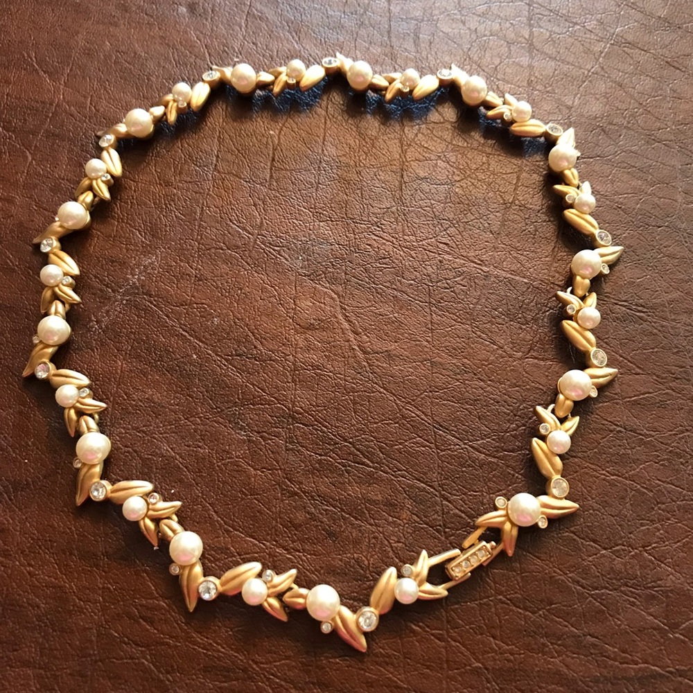 Costume gold / pearl / diamond necklace